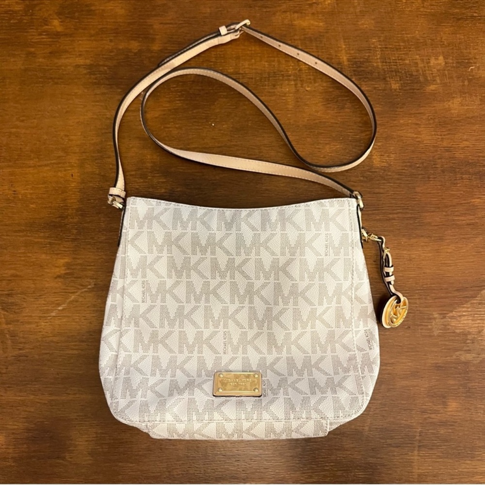 (Michael Kors) cross body travel bag never used - Picture 5 of 15